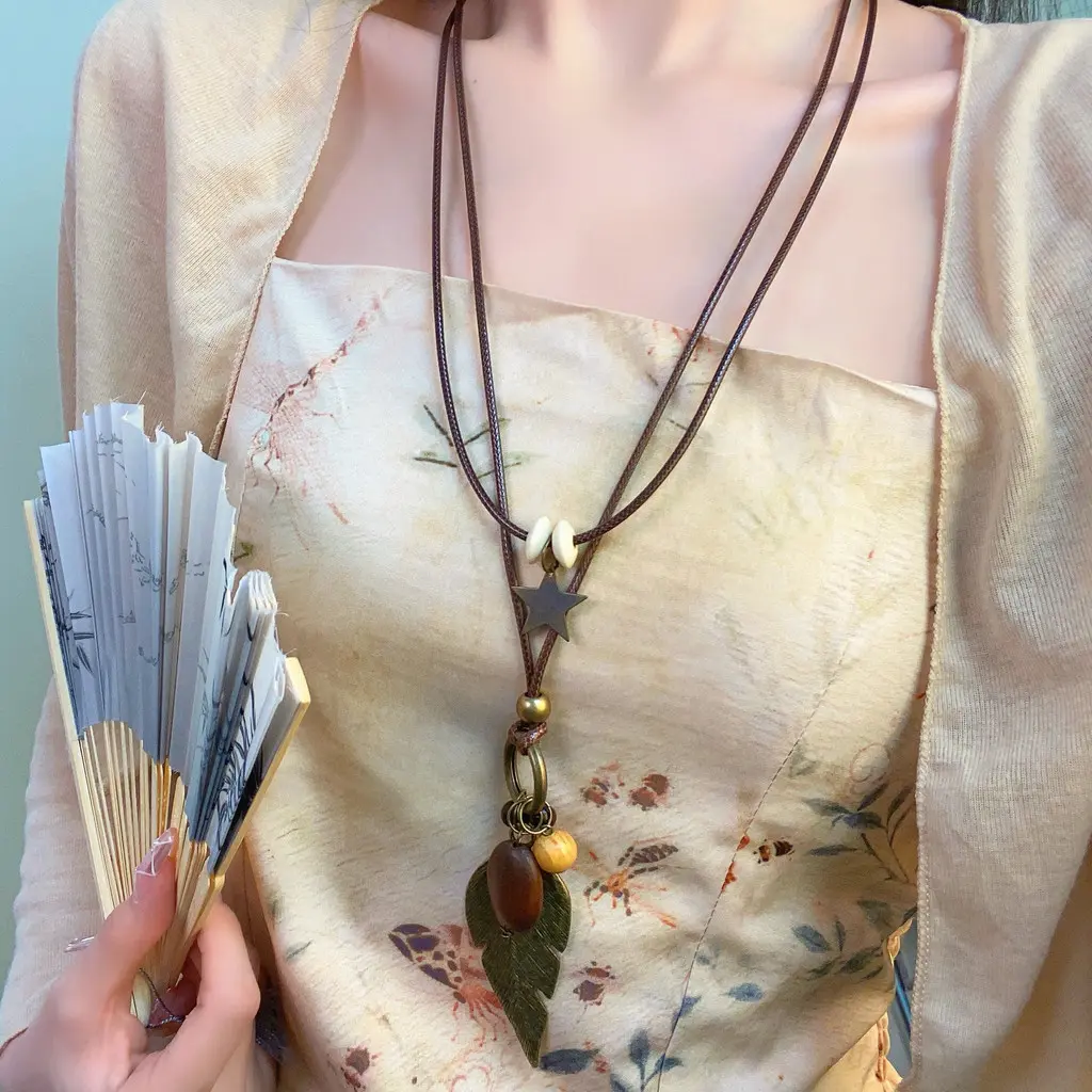 Lapisan Ganda Retro Etnis Gaya Bulu Liontin Kalung Wanita Kalung Cina Baru