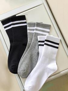 Calcetines de tripulación a rayas para mujer, cómodos y transpirables, calcetines deportivos de punto para correr a media pantorrilla, calcetinería femenina para uso diario