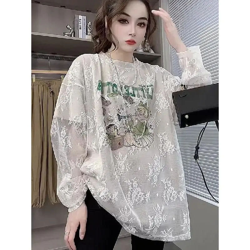 Áo Thun Phong Cách Hồng Kông Thời Trang Mới Mùa Hè, Thiết Kế Hoạt Hình, Cỡ Lớn, Thích Hợp Cho Các Cô Gái Đầy Đặn, Có Thêu Ren, Kiểu Hai Mảnh Giả, Dáng Rộng Rãi Và Bó Sát, Tay Áo Dài, Nữ, Ins