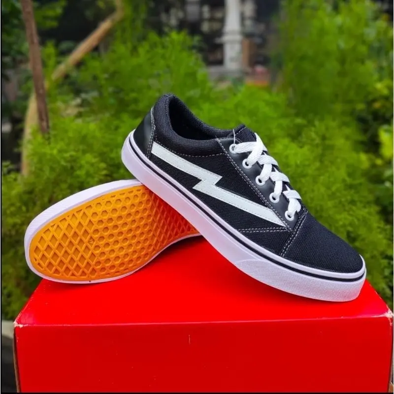 SEPATU SNEAKERS FLASH PRIA/WANITA BLACK WHITE MOTIF PETIR (Bayar Ditempat)