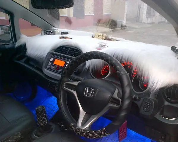 Alas Bulu Karpet  Dashboard Dasbor Mobil Import Agya, ayla, Brio,inova,  Expander, Rush, Raize,Fortuner,pajero, xenia,avanza,canter dll