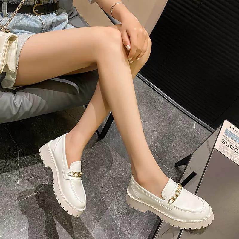 FMS- Sepatu Wanita Loafers Rantai Besi ''CLAUDIA'' Black And White Glosy PREMIUM B277 3