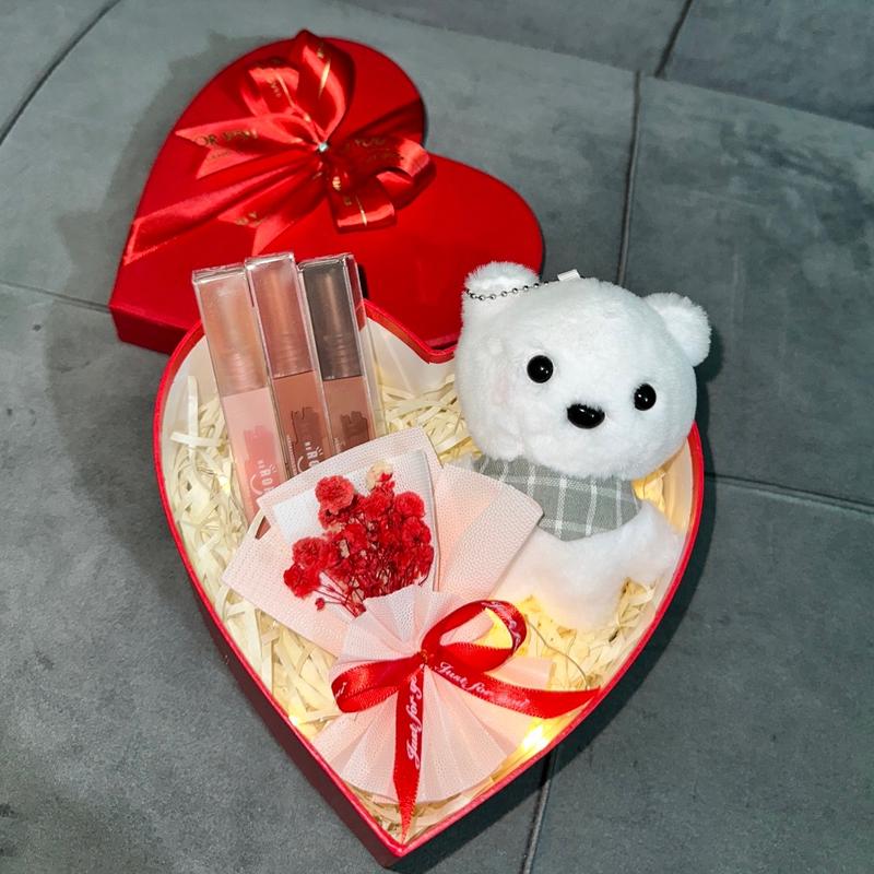 Hộp quà tặng gồm gấu, 3 son môi và hoa có đèn led, quà tặng người yêu Cosmetic Women Perfume Mỹ Phẩm