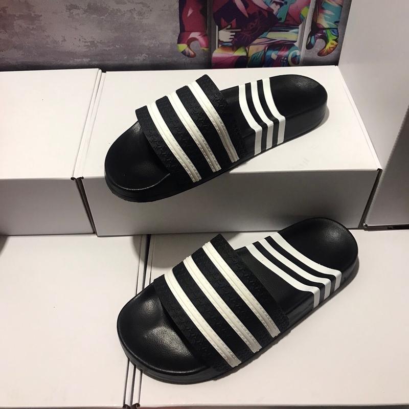 Dép  Addas quai ngang dép thời tranh hè 2023 hottrend phong cách! Cao Su DéP Dép Lê dép dg Slipper Nam posee original