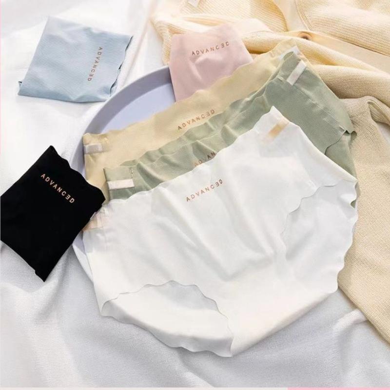 Set 3 Quần lót nữ chất đúc su không đường may chất co dãn thun lạnh thoáng mát và thoải mái đáy Cotton CAVERA Women L8368