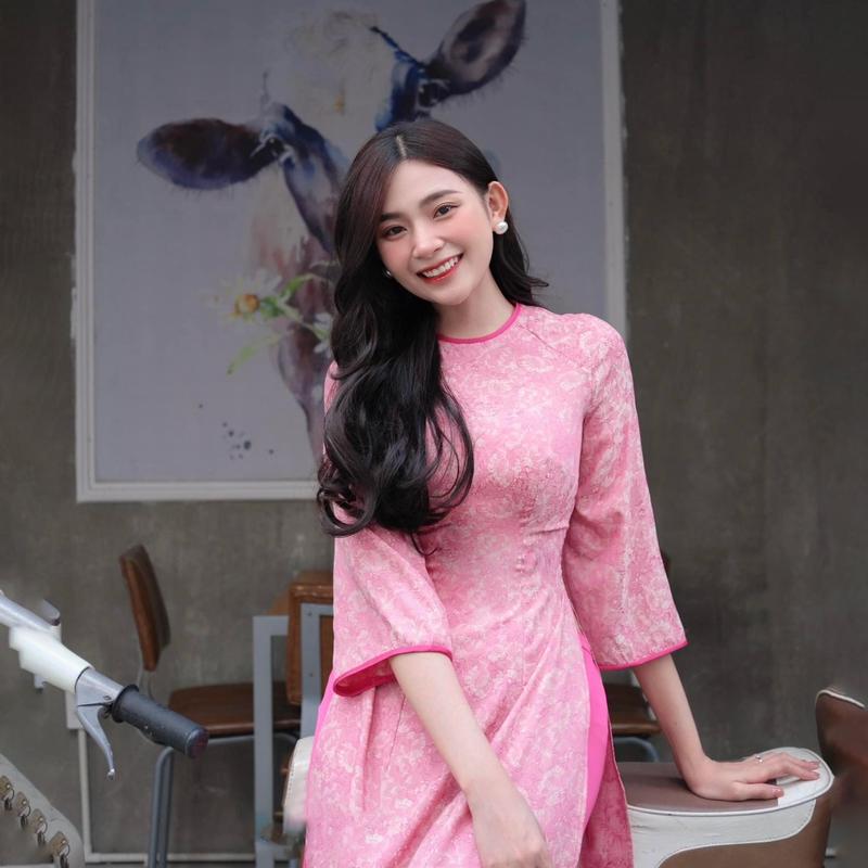 Áo dài Hồng Anh, dáng áo cách tân, chất liệu gấm hoạ tiết in chìm - Thời trang Nữ Women  Dress Màu Hồng Sen Voi