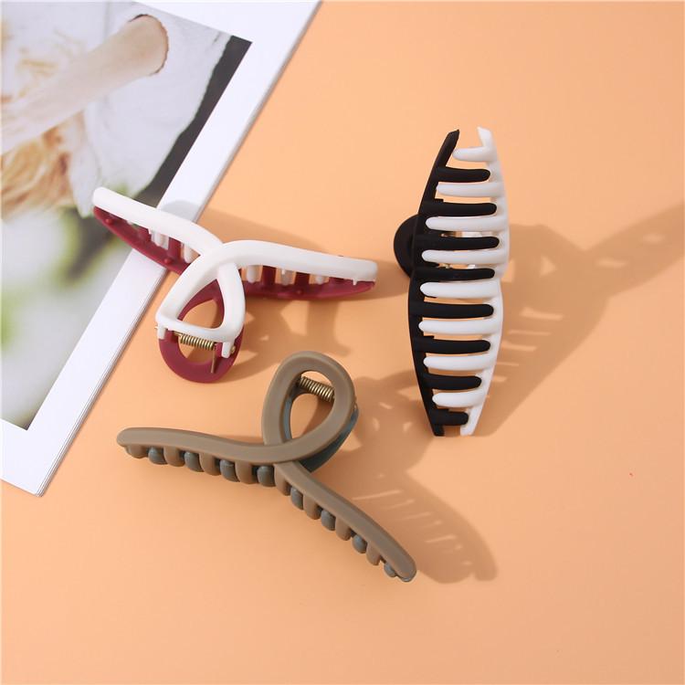 Product Introduction of Large Grab Clip New Two-tone Facial Hair Clip Back Head Clip Simple Shark Clip 2