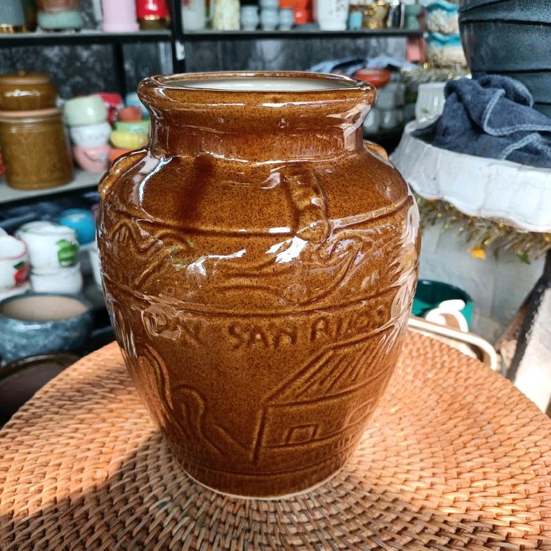 bình rự cần. gốm sứ xưa. có thể khoan lỗ trồng cây. cắm hoa trang trí nhà. kích thước. cao 24 x Phủ bì miệng 13x lòng trong miệng 10 cm. size trung 4 lít 6