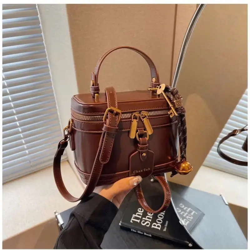 Túi đeo chéo nữ CỐP DA PU cầm tay tiện lợi đi chơi đi làm tặng kèm móc chuông - Kem, Bag, Đeo Vai 3