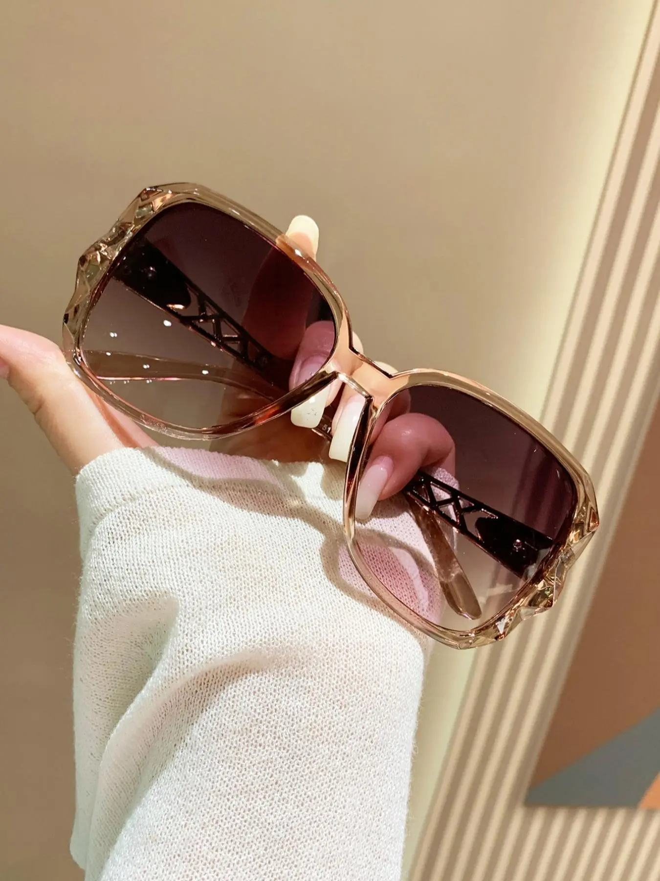 Summer 2024 Square Frame Oversized Sunglasses, Rich Girl Sunglasses, Unisex New Fashion Travel Accessories, Sunglasses 2025 Women, Lightweight and Durable for Outdoor Sun Protection