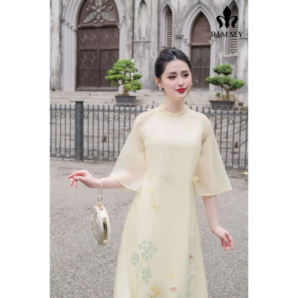RIMMY - NGỌC MAI Áo dài vàng mơ thiết kế thêu đính thủ công hoạ tiết hoa cỏ Tết